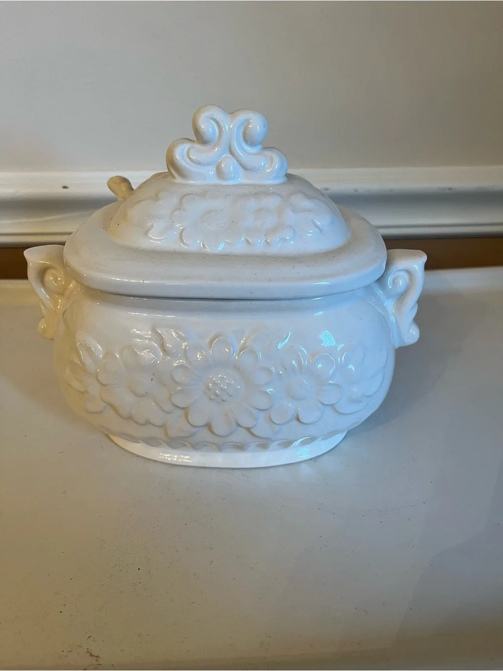 Vintage White Ceramic Soup Tureen Embossed Daisy Pattern With Ladle Japan